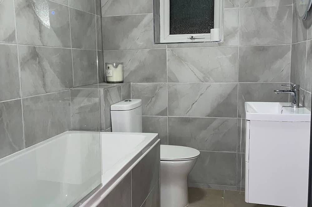 Entire apartment, Premium Double Room with Ensuite in Bournemouth, South West England