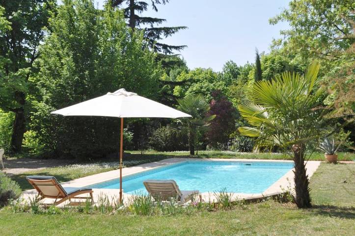 Gîte pour 6 personnes, avec piscine et jardin à Rillieux-la-Pape