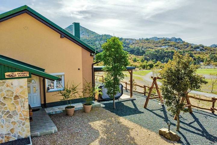 Ferienhaus für 4 Personen in Karlobag