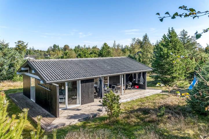 Ferieudlejning for 5 personer, med Terrasse i Hou