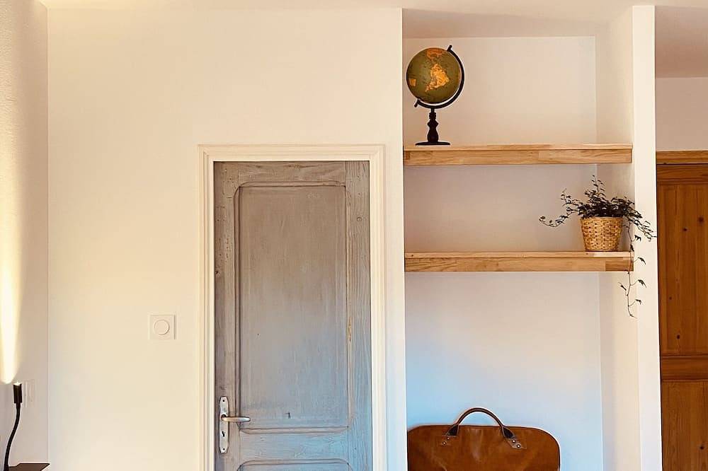 Vacation home with heated pool in the Vaucluse for 8 people. in Mormoiron, Parc naturel régional du Mont-Ventoux