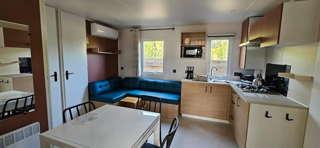 Camping pour 6 personnes, avec bassin pour enfant et piscine ainsi que terrasse et jacuzzi à Sète - 4