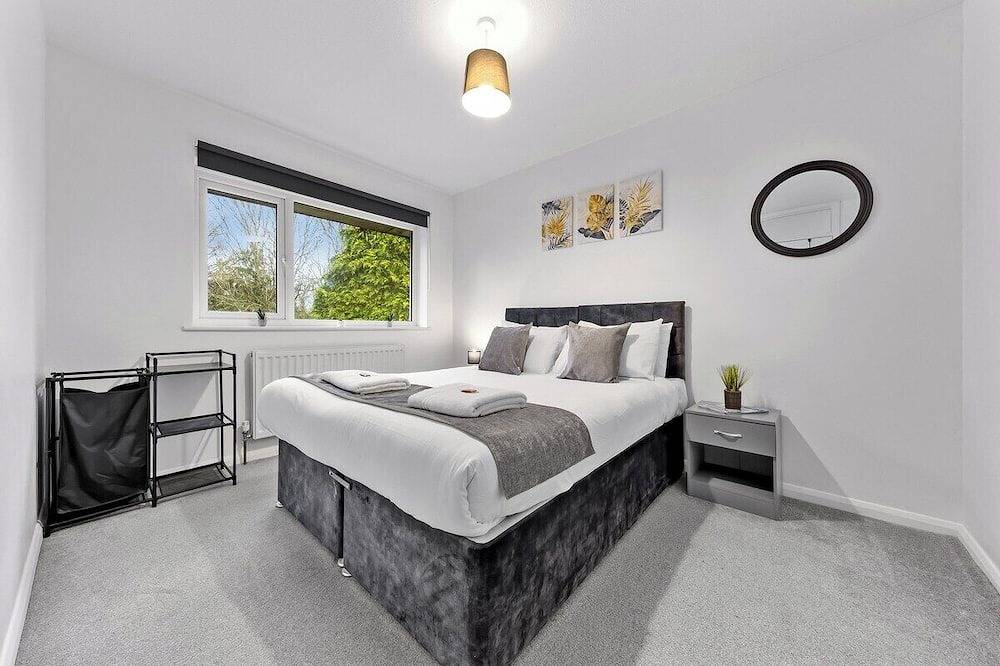 4Br • Longer Stay Discount • Contractor Digs • New in Crawley, West Sussex