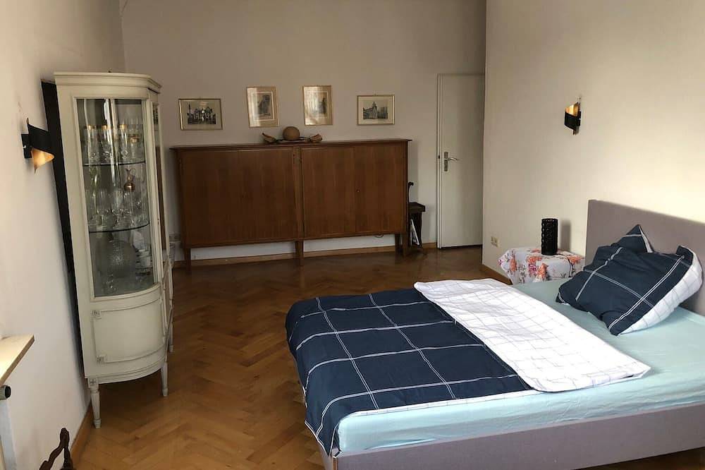 Ganze Wohnung, Ferienwohnung Marktplatz-Blick (120qm) mit moderner Küche in Bad Königshofen i.Grabfeld, Rhön-Bayern