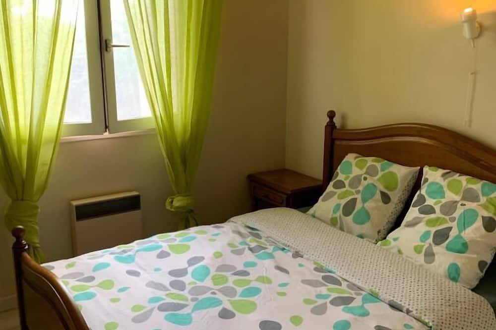 Villa luberon 12kms from Gordes, 7kms from Roussillon in Saint-Saturnin-lès-Apt, Parc naturel régional du Luberon