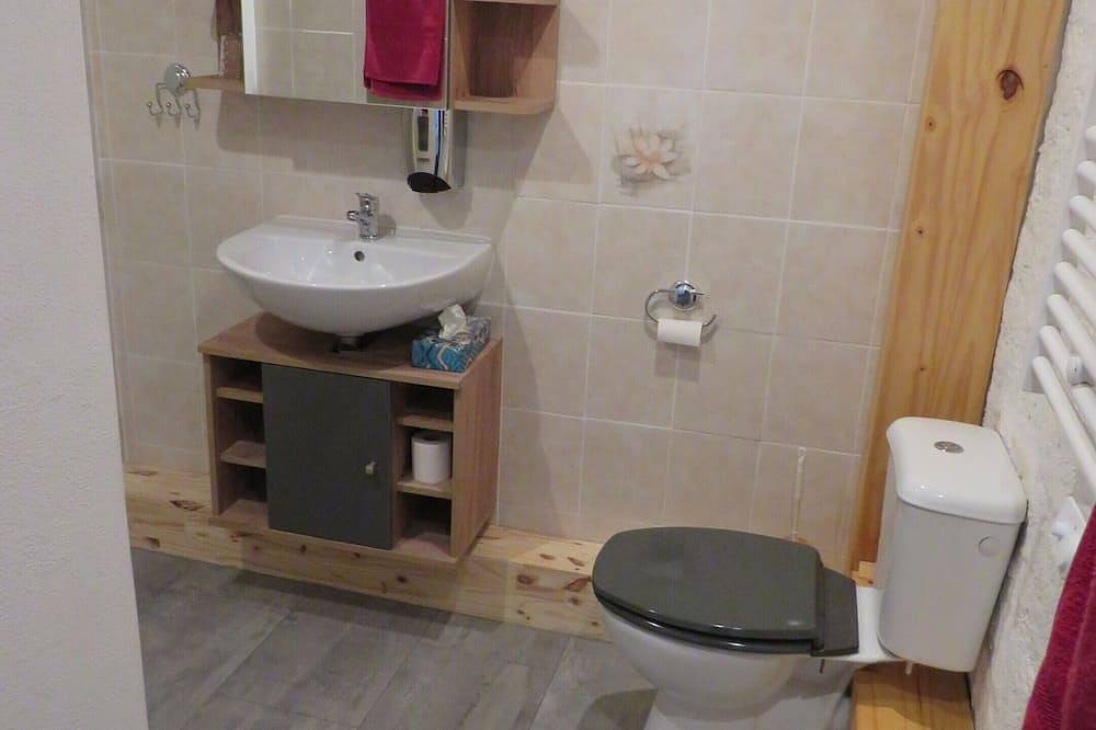 Triple room-Basic-Ensuite-Jura in Anjeux, Haute-Saône