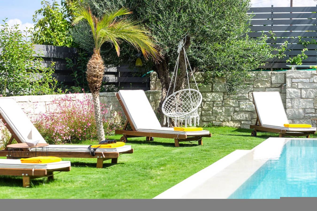 Heated Pool, 180m to the beach, shops & amenities in Platanias, Chania region