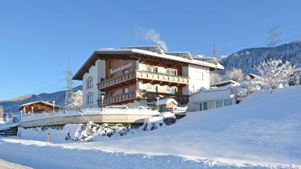 Ferienwohnung für 3 Personen, mit Whirlpool und Garten sowie Sauna in Arzl im Pitztal