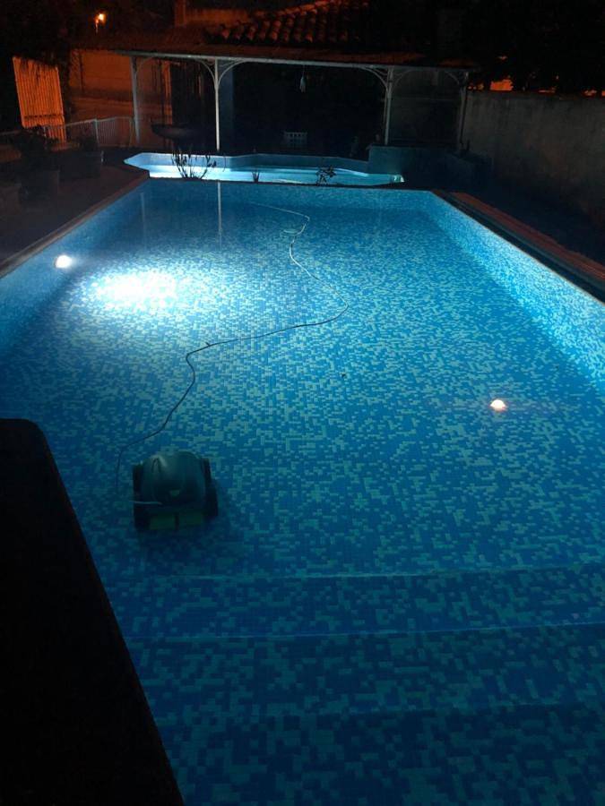 Gîte pour 4 personnes, avec vue ainsi que terrasse et piscine à Valréas - 4