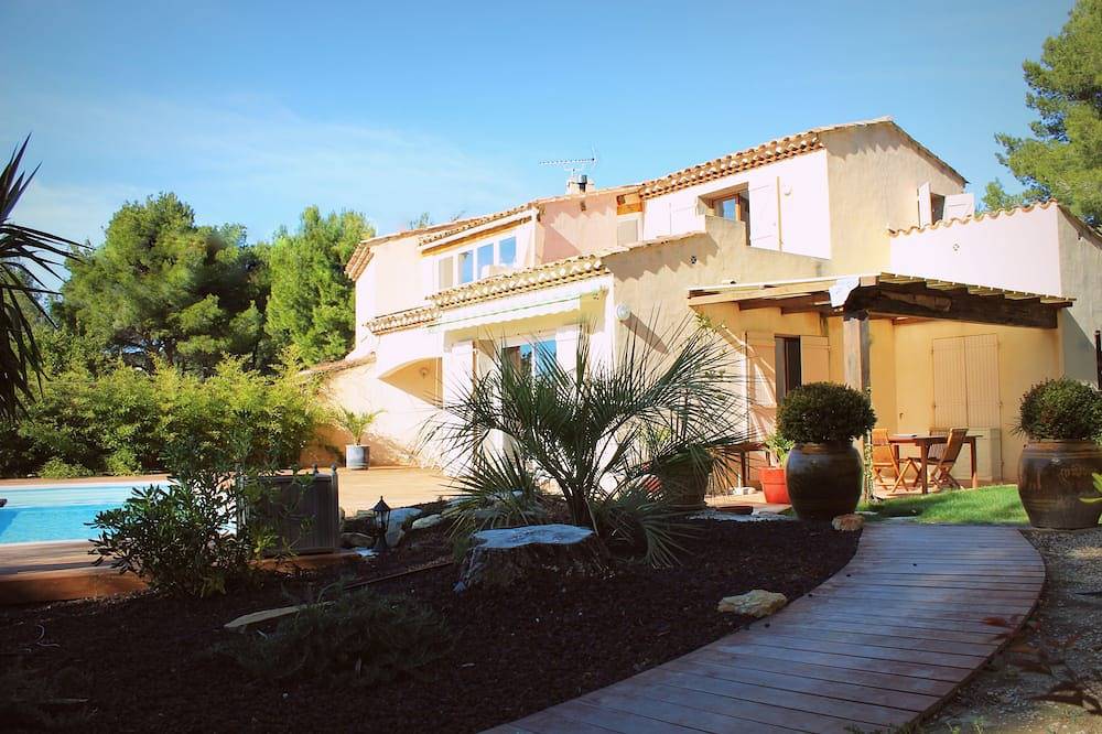 Villa 3 stars charming beautiful sea view and south facing pool. in La Ciotat, Marseille region
