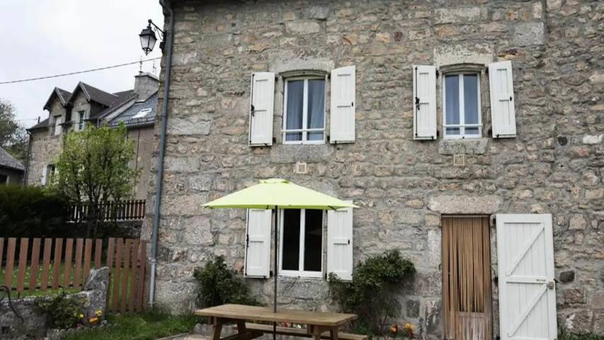 Gîte pour 8 personnes, avec piscine et terrasse, animaux acceptés dans Les Monts-Verts - 3