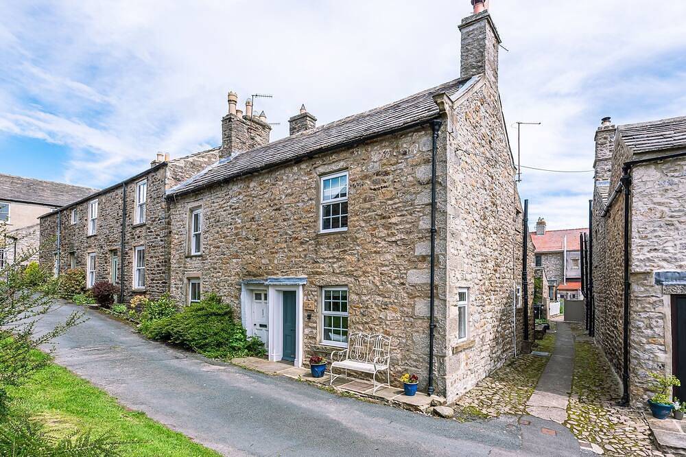 Low Cottage, a dog friendly holiday home for up to four people in the pretty village of Reeth. in Reeth, Yorkshire Dales National Park