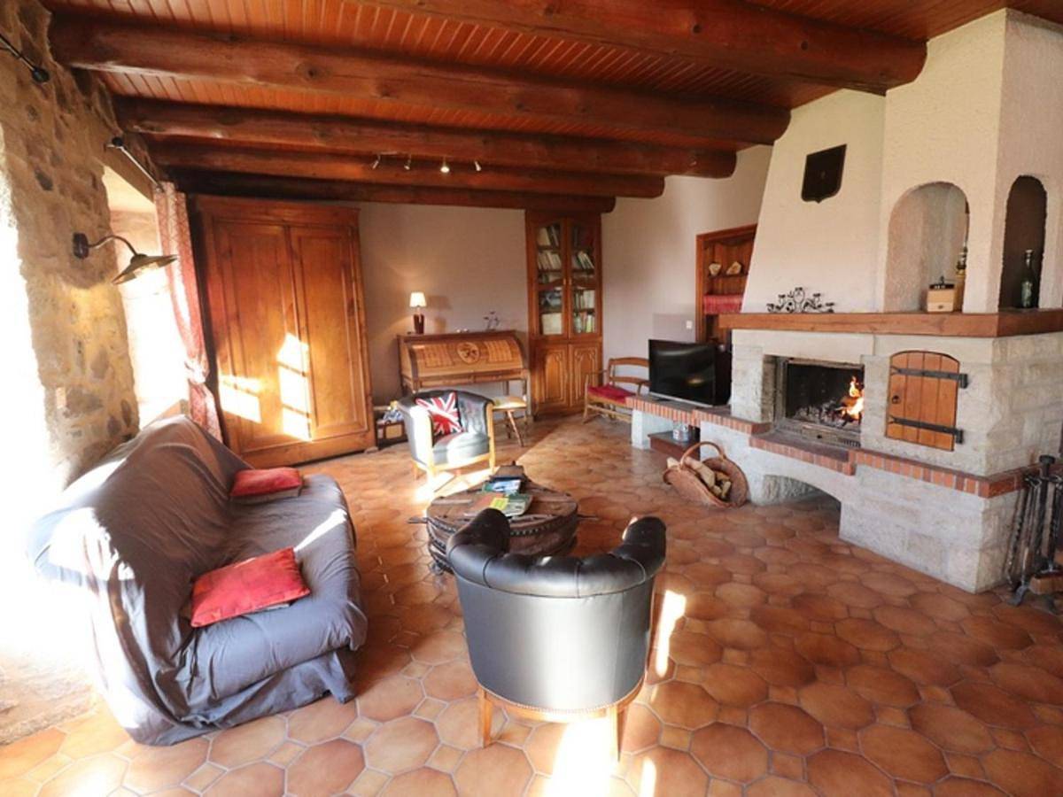 Gîte charmant à Riom-ès-Montagnes, 4 pers, avec jardin, terrasse, cheminée, proche randos et lacs - Fr-1-742-203 in Riom-ès-Montagnes, Parc naturel régional des Volcans d'Auvergne