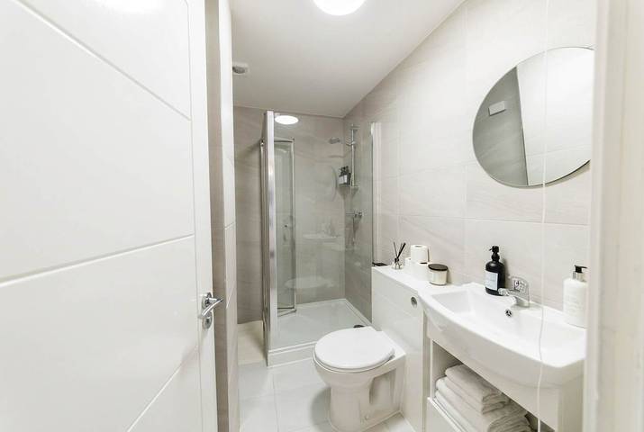 Ganze Wohnung, Sleek Central Birmingham 1Br Near Rail in Liverpool, Merseyside