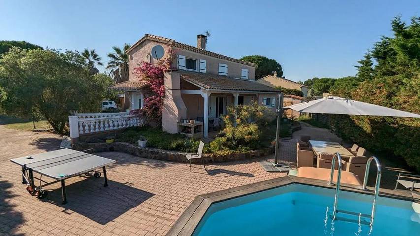 Appartement de vacances pour 2 personnes, avec piscine ainsi que terrasse et jardin