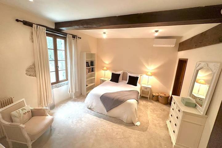 Maison de 7 chambres avec piscine chauffée, spa, salle de sport et climatisation in Massoulès, Quercy