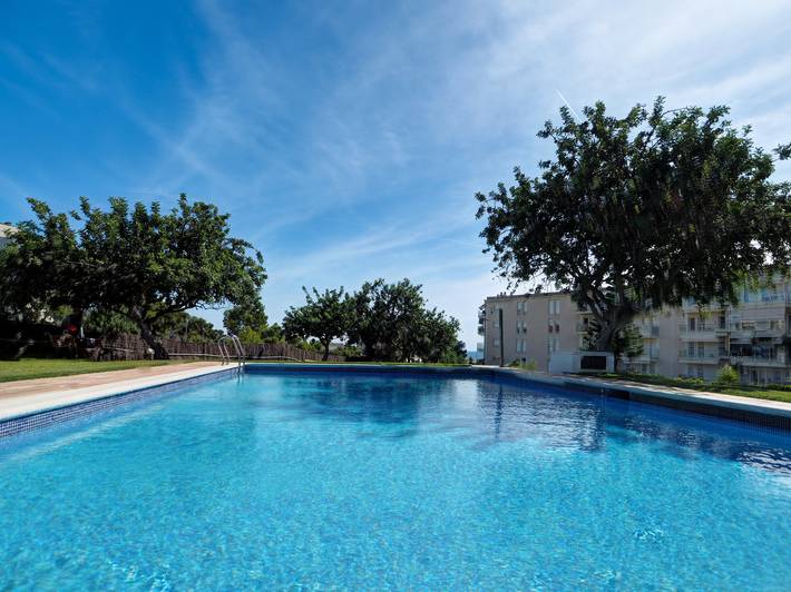 Appartamento vacanze per 6 persone, con balcone e piscina nonché giardino - 1