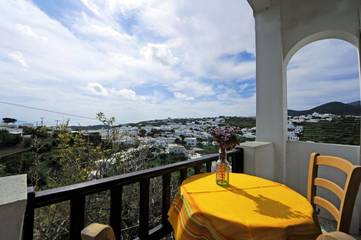 Gîte pour 2 personnes, avec balcon ainsi que jardin et vue dans Apollonia