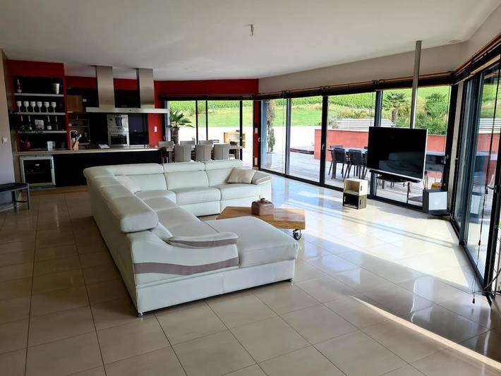 Gîte pour 8 personnes, avec terrasse et vue, animaux acceptés à Chavot-Courcourt