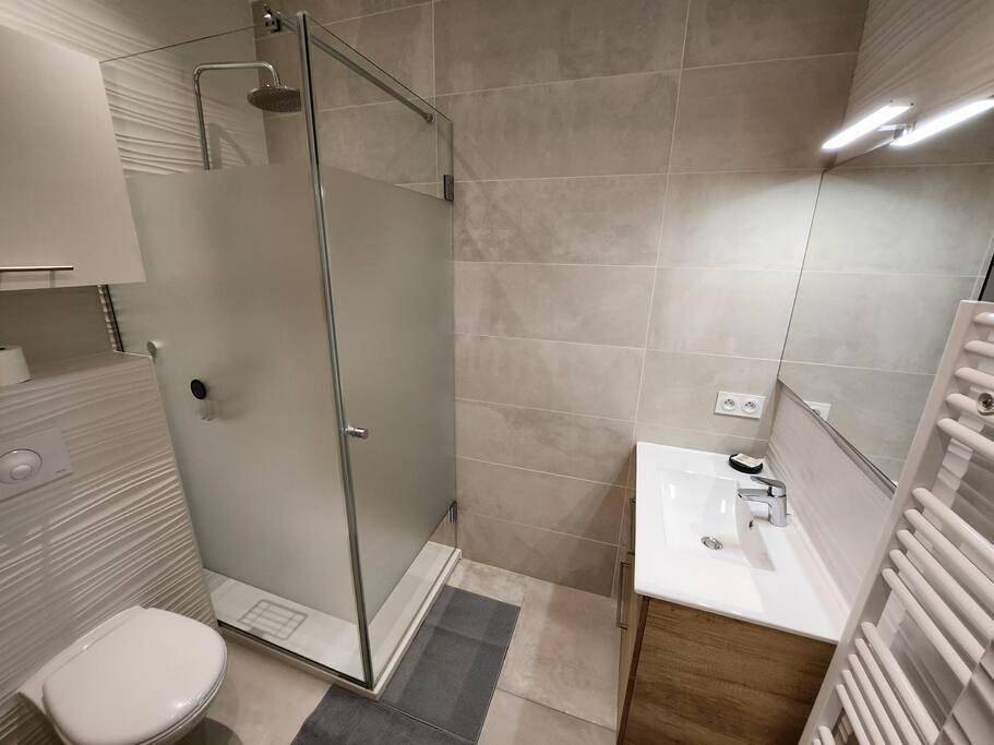 Appartement entier, Three-Bedroom Apartment in Genas, Lyon et ses environs