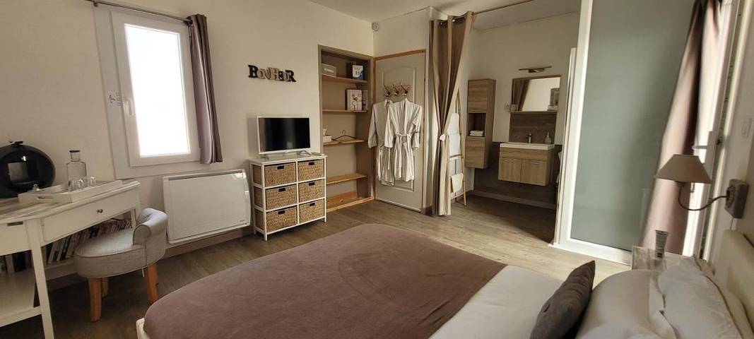 Location de vacances pour 2 personnes, avec terrasse ainsi que jardin et jacuzzi à Malves-en-Minervois - 3