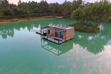 Bateau pour 4 personnes, avec terrasse et vue sur le lac en Nouvelle-Aquitaine