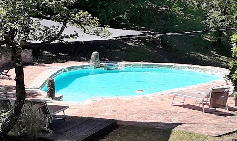 Agriturismo per 2 persone, con piscina e panorama nonché giardino in Casole d'Elsa