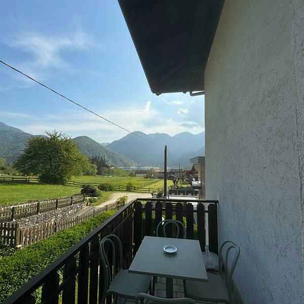 Geheel vakantieappartement, Vakantiewoning met zwembad en uitzicht op de bergen  in Mezzolago, Ledro
