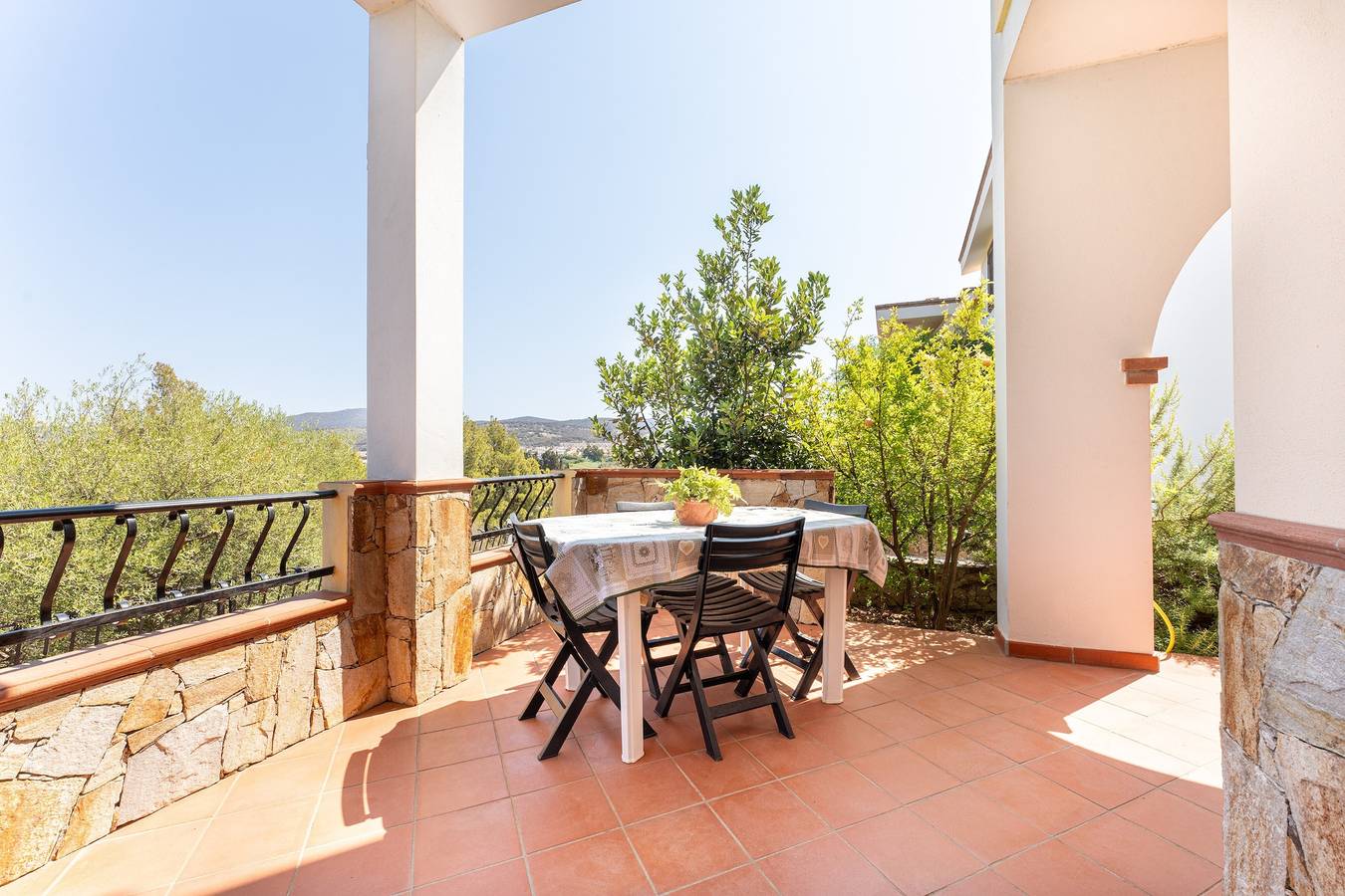 Casa vacacional 'I Girasoli' con piscina compartida y terraza privada in Crabonaxa/Villasimius, Villasimius