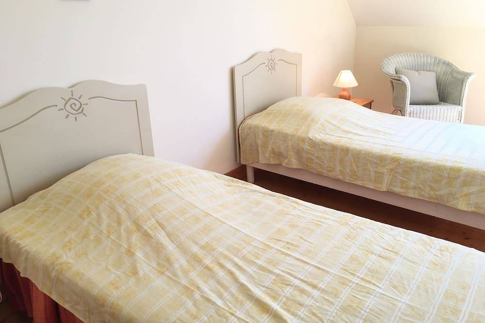 Haus mit beheiztem Pool und in der Nähe von Stränden in Lannilis in Lannilis, Brest und Umgebung