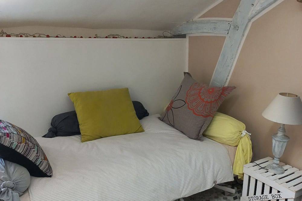 Bed and Breakfast 'Les Hirondelles' con Terraza Privada, Jardín Compartido y Wi-Fi in Saint-Georges-sur-Layon, Valle del Loira