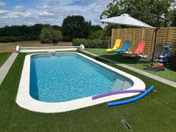Gîte pour 6 personnes, avec jardin ainsi que piscine et vue, animaux acceptés à Limeyrat