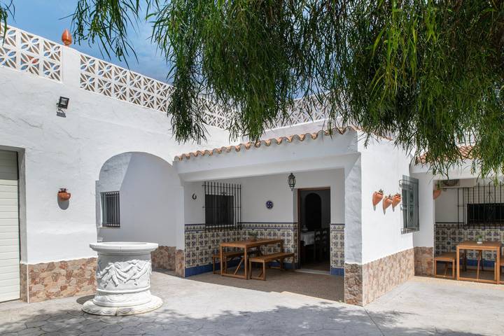 Holiday Home 'Francisca' with Shared Pool, Wi-Fi and Air Conditioning in Conil de la Frontera, Costa de la Luz