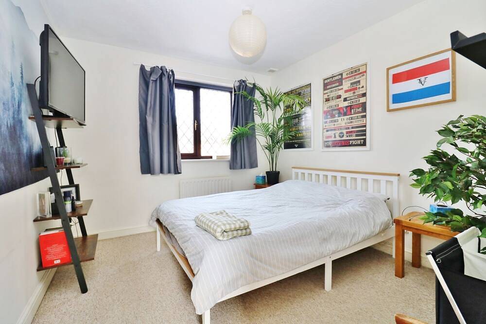 Charming 1 bed detached coach house in peaceful Locks Heath with super fast Wifi in Fareham, Hampshire