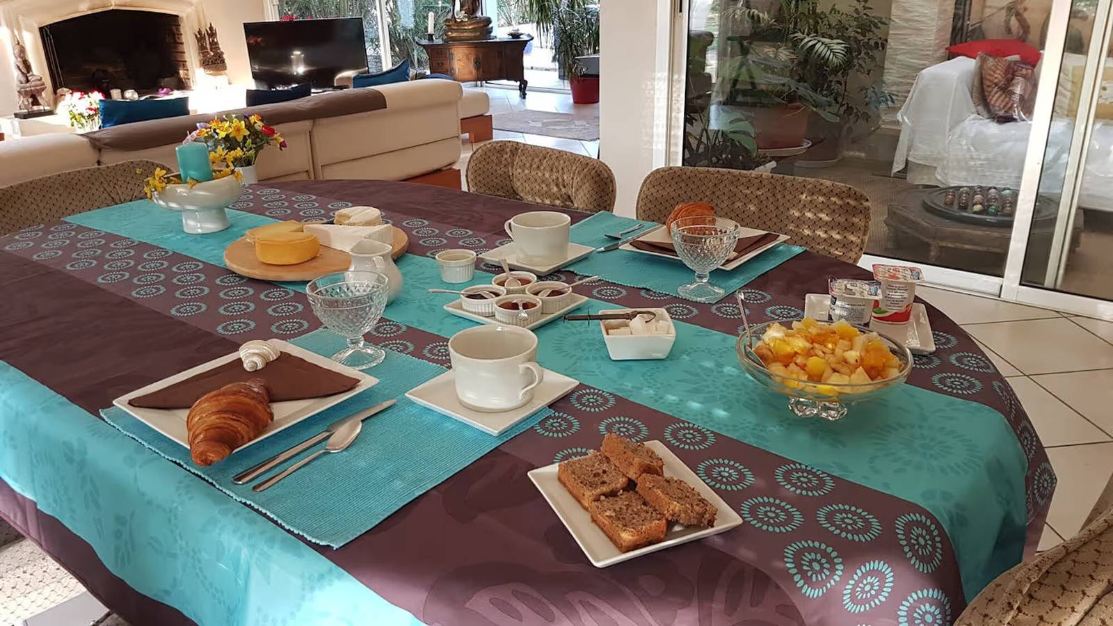 Chambre d’hôtes « La Nomade - Chambre Tahitienne » avec piscine partagée, terrasse privée et Wi-Fi in Andernos-les-Bains, Région d'Arcachon