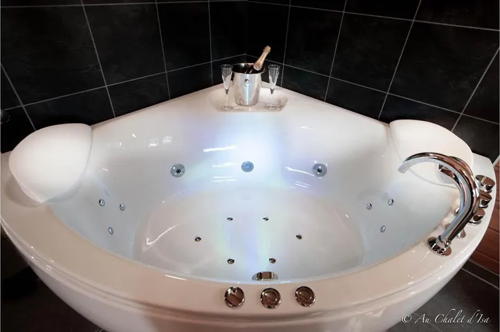 Chalet pour 4 personnes, avec jacuzzi et jardin, adapté aux familles - 1