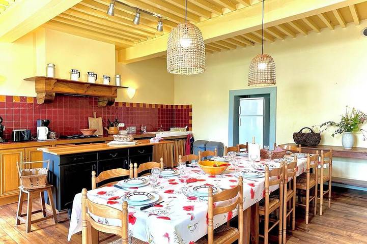 Location de vacances pour 13 personnes, avec jardin et piscine à Estadens