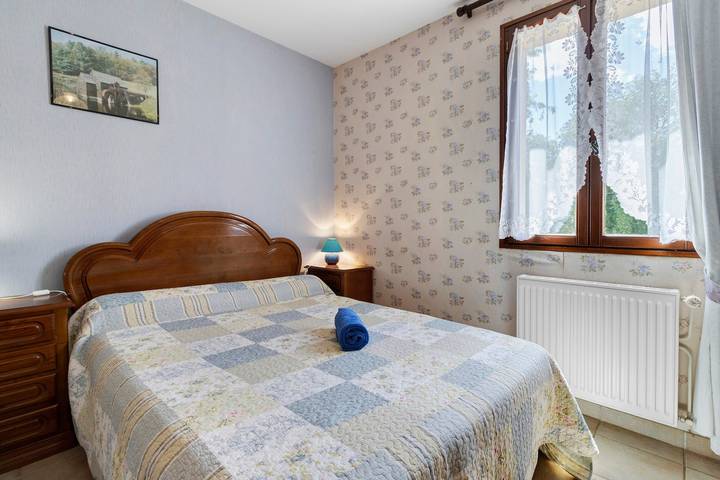 “Jonquille” Guest Room with Shared Terrace, Garden, and Wi-Fi in Milhac, Quercy