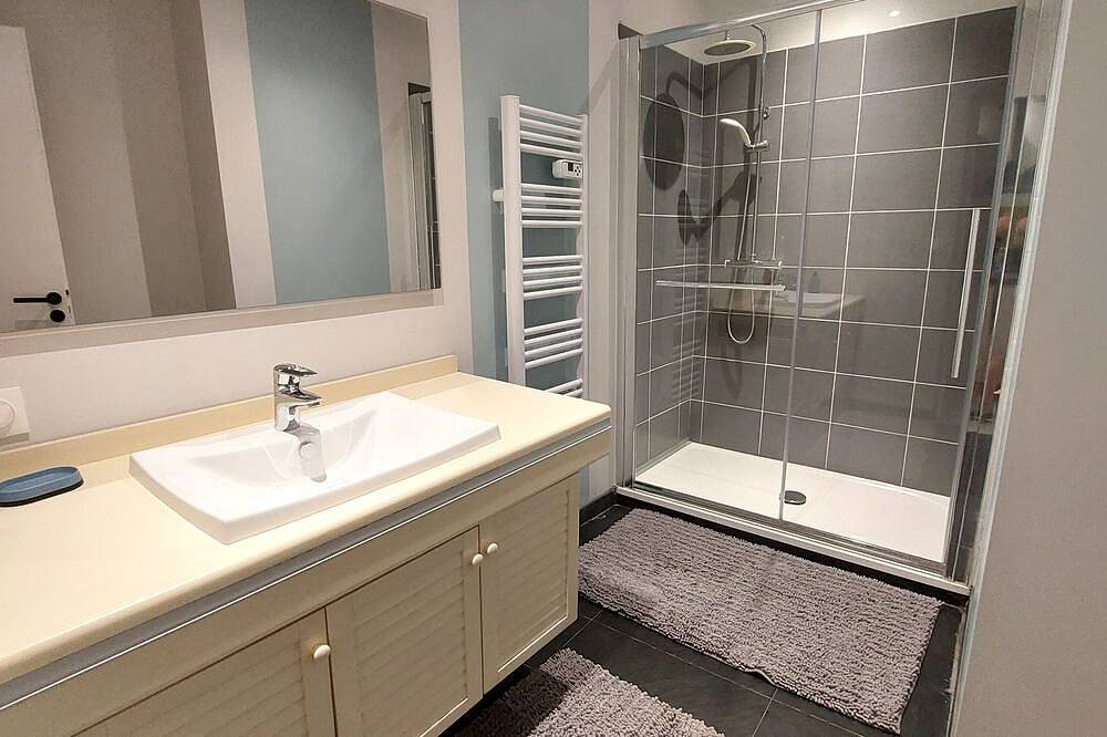 Entire apartment, B as in... Belle Epoque in Saint-Amand-les-Eaux, Valenciennes region