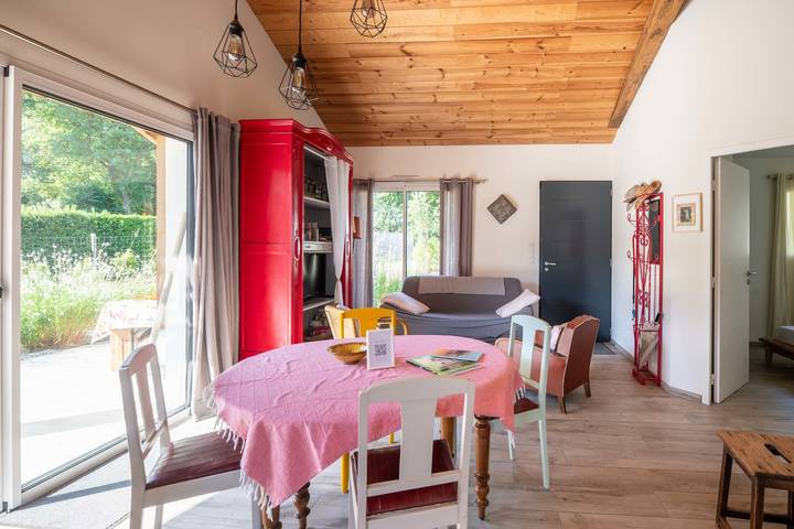 Location de vacances pour 6 personnes, avec jardin ainsi que balcon et piscine, adapté aux familles dans Lac de Léon - 3