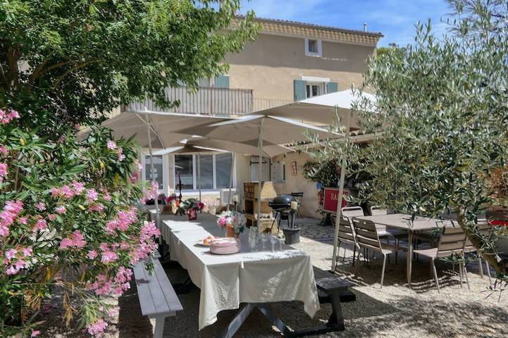 Appartement de vacances pour 13 personnes, avec piscine et jardin à Carpentras