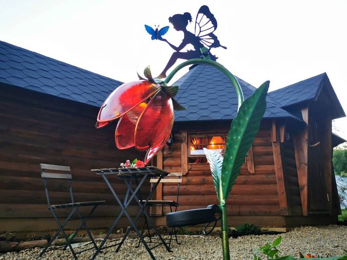 Gîte pour 2 personnes, avec terrasse dans Tournes