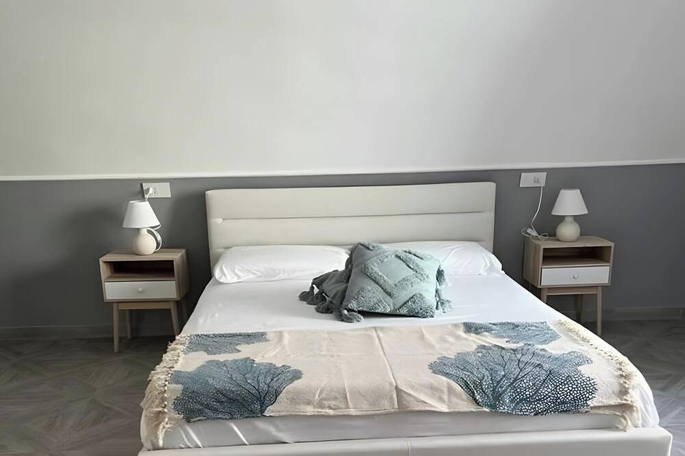 Appartamento intero, Bed and Breakfast 'Appartamento - Orchidea Celeste' con vista mare, Wi-Fi e aria condizionata in Manfredonia, Gargano