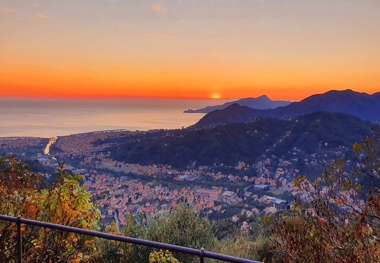 Steinhaus 'Paradiso San Giacomo' mit herrlichem Meerblick und großem Garten in Cogorno, Riviera di Levante
