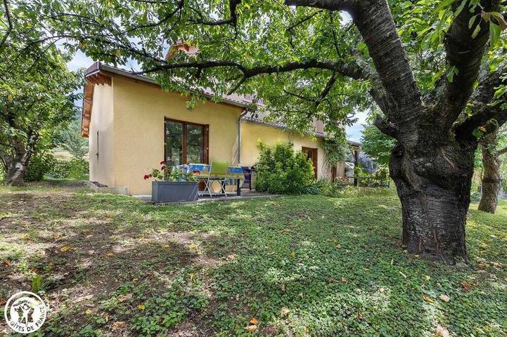 Gîte pour 2 personnes, avec jardin à Mirefleurs