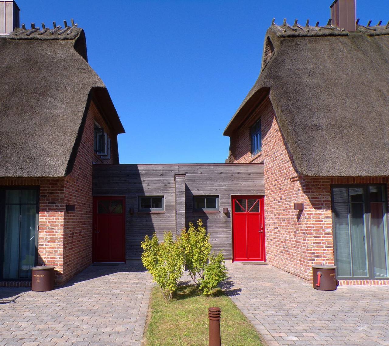 Malerhaus Wollgras, das Reetdoppelhaus für 4-5 Personen mit schönem Birkblick. in Geltinger Birk, Nieby