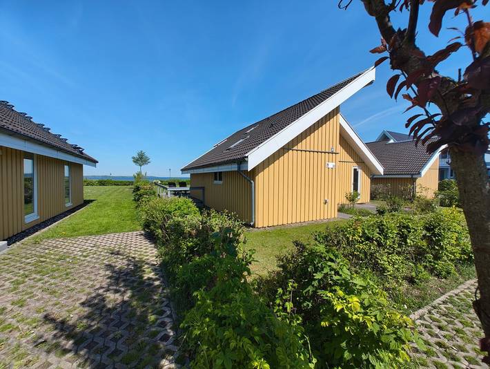 Ferienhaus für 6 Personen, mit Balkon und Whirlpool sowie Terrasse und Garten in Rechlin