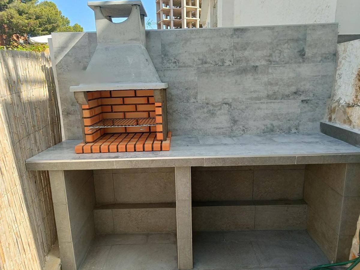 Casa Mya con terreno privado y parking compartido - a 800m de Playa Poniente in Benidorm, Costa Blanca