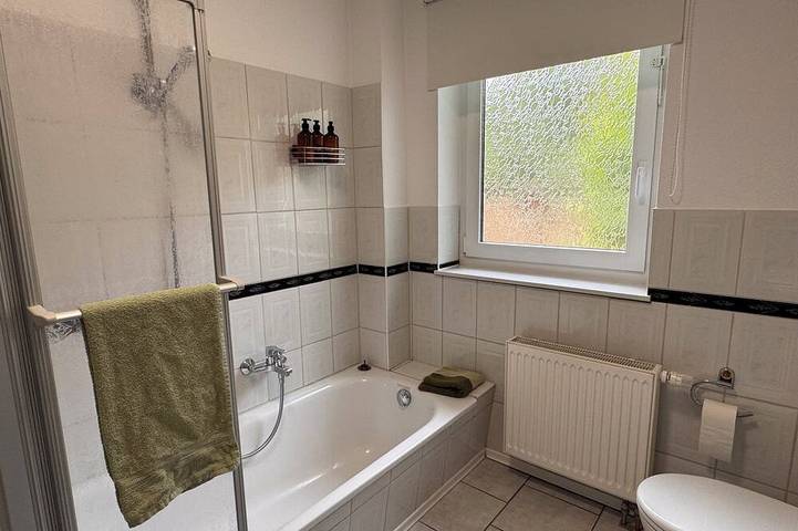Ganze Wohnung, Moderne 2-Zimmer-Wohnung mit überdachter Terrasse in Winsen (Luhe), Nordheide