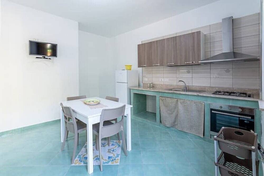 Entire apartment, Villa Anna - Holiday Home Palinuro 600 meters from the sea in Centola, Cilento